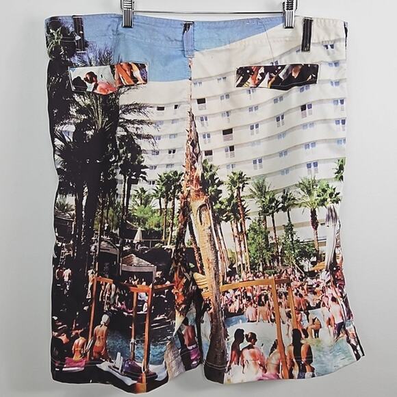 Ecko UNLTD Y2K Hotel Pool Scene Print Swim Board Shorts Men's 40 FLAWS - Picture 2 of 14